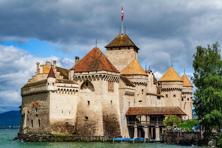 SVIZZERA: CASTELLO DI CHILLON e LAGO SOTTERANEO DI ST-LEONARD