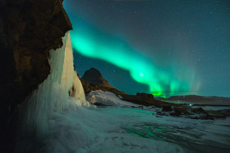 Aurora Boreale: san Valentino sotto le stelle dell’Islanda
