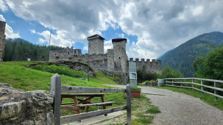 Ossana, castello di San Michele